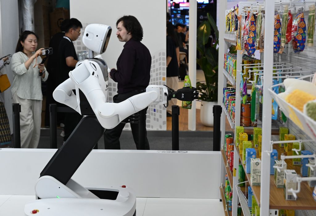 中国已成为塑造全球人工智能发展核心力量之一——访塞尔维亚机器人和人工智能教育中心主任曼迪奇
