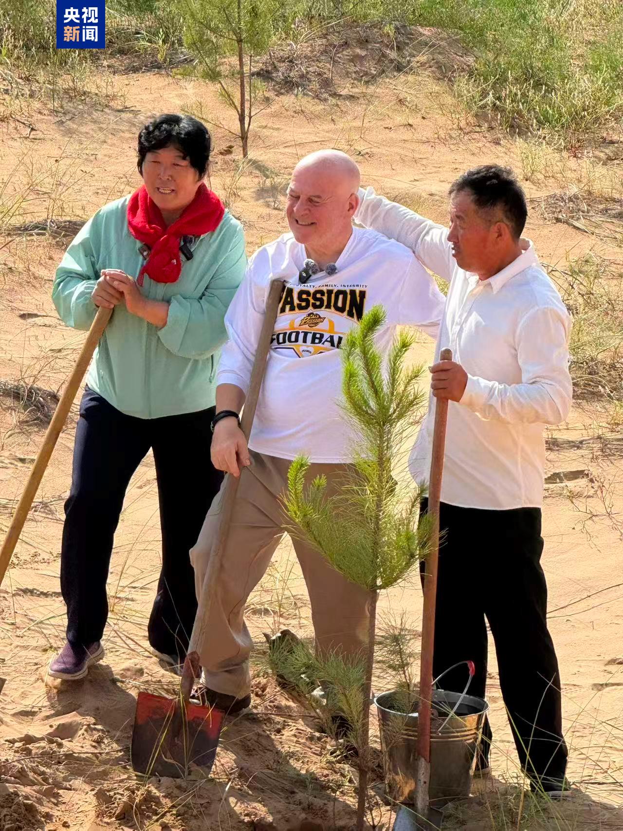 视频丨见证跨国友谊!殷玉珍“赛考斯”重返毛乌素种下新树