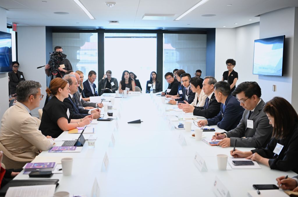 在中美关系发展史上写下浓墨重彩的一笔——美国各界高度评价习近平主席历史性访问