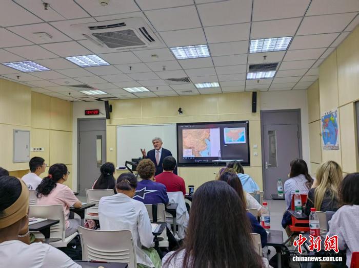 东西问|汉学家艾恺:关公“忠义”如何与西方骑士精神对话? 东西问|汉学家艾恺:关公“忠义”如何与西方骑士精神对话?