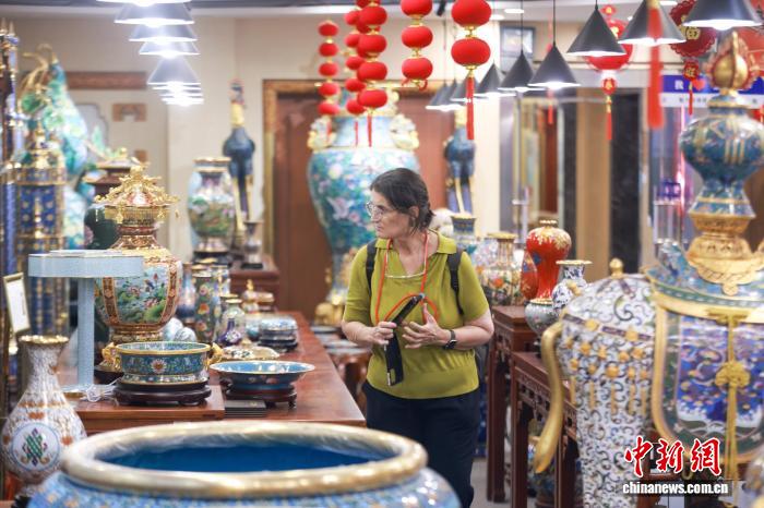 东西问丨从“China Travel”到“China Haul”:中国热词里,世界重新发现中国 东西问丨从“China Travel”到“China Haul”:中国热词里,世界重新发现中国