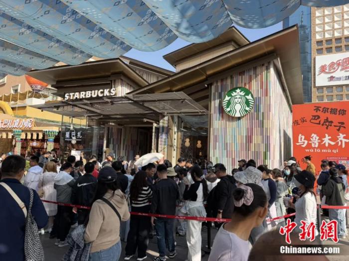 台湾评论员:星巴克在新疆开店,让反华势力过去所有的抹黑都崩盘了 台湾评论员:星巴克在新疆开店,让反华势力过去所有的抹黑都崩盘了