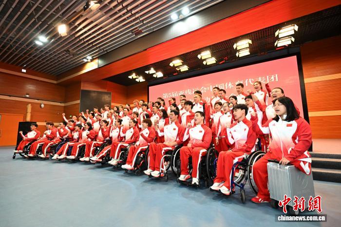 拼搏、热爱、并肩同行……盘点亚残运会上的动人瞬间