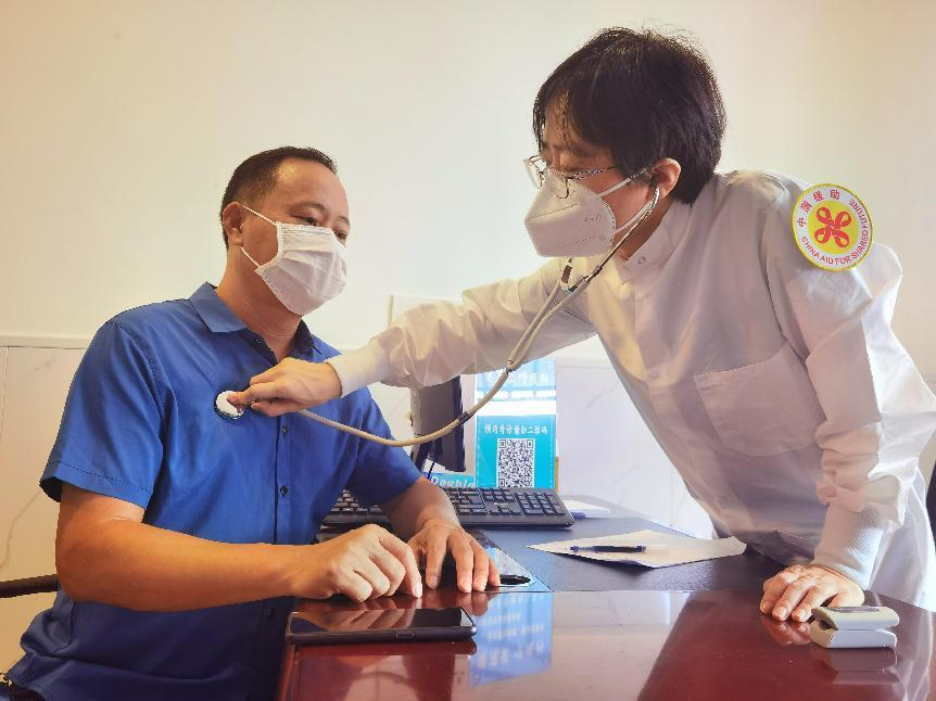 援柬中医抗疫医疗队开展“医者无国界”义诊活动