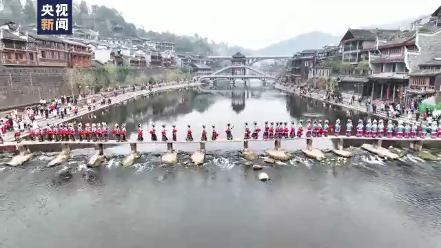 摸龙头、敲苗鼓 湖南多地开展丰富新春文化活动