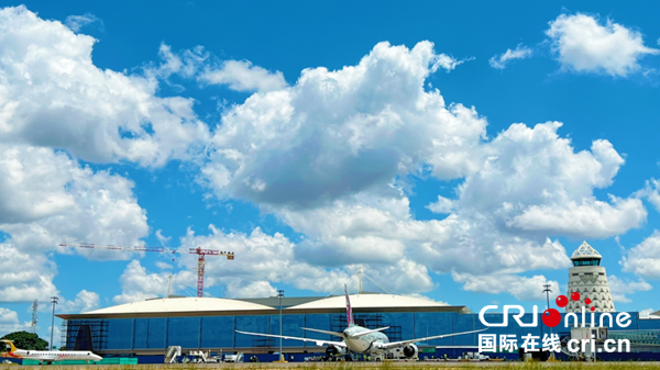 （“一带一路”成果巡礼）中企改扩建津巴布韦穆加贝国际机场 助力该国经济发展