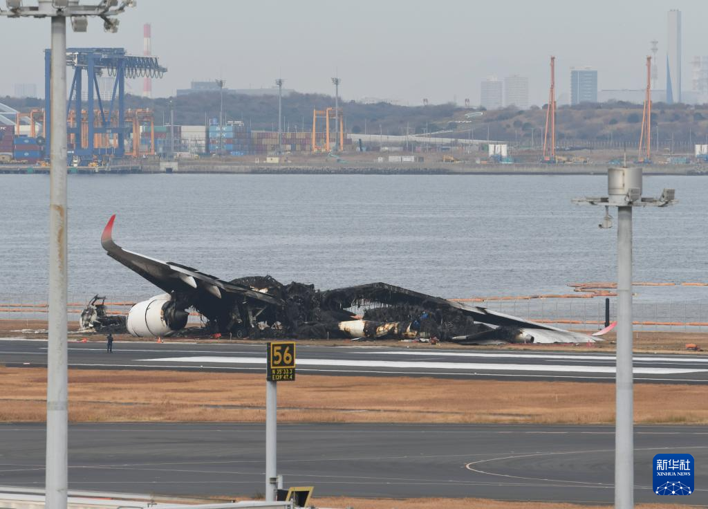 日本警方开始调查羽田机场飞机相撞原因