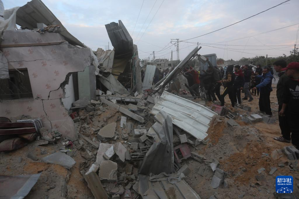 以军密集轰炸加沙南部和中部至少30人死亡