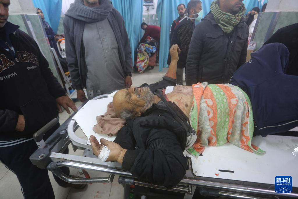 以军密集轰炸加沙南部和中部至少30人死亡