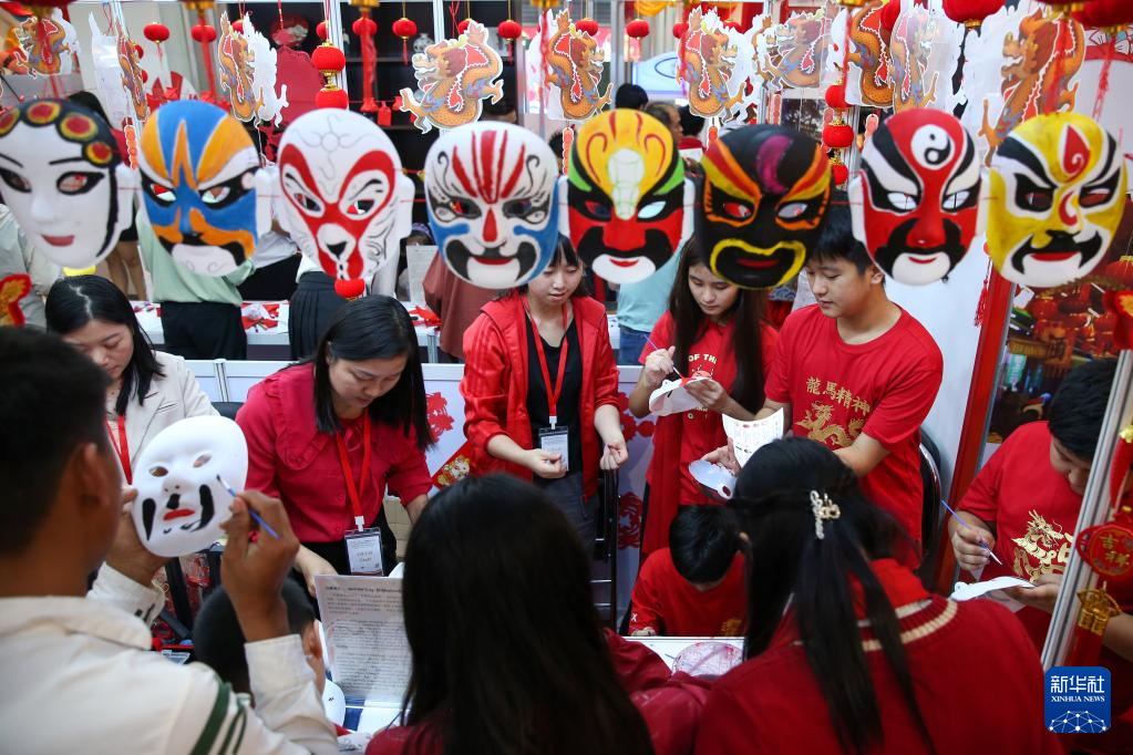 共庆龙年新春 感受中国文化魅力——“欢乐春节”活动在多国举行