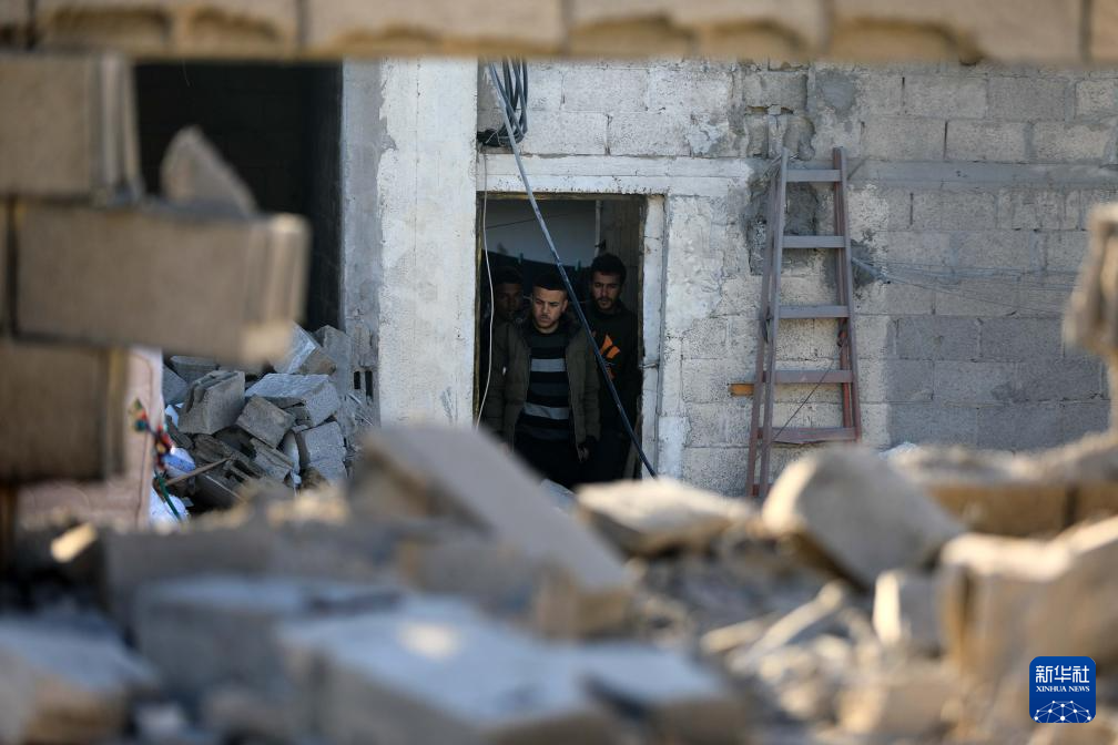 以军密集轰炸加沙南部致至少12人死亡