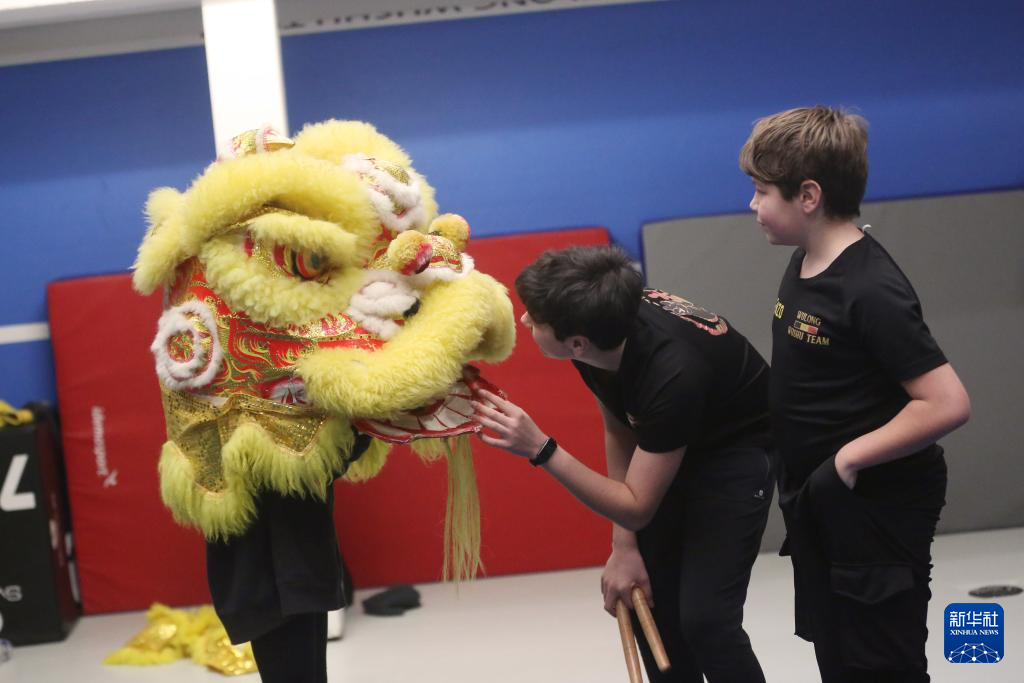比利时“老外”的中国舞龙舞狮情