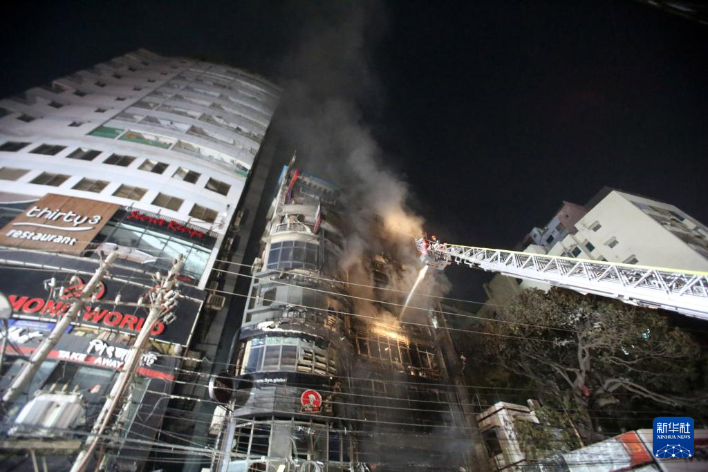 孟加拉国首都一建筑发生火灾至少43人死亡