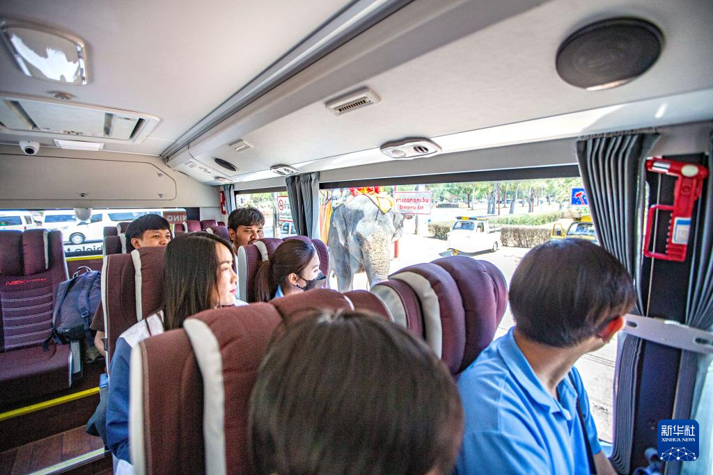 泰国：5G无人驾驶电动巴士试运行