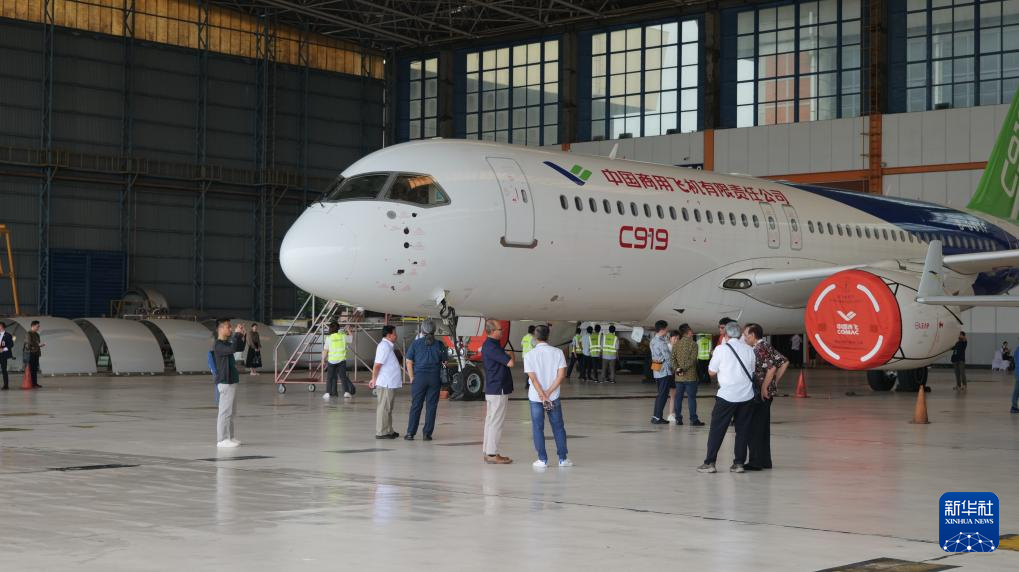 中国商飞C919大飞机首次飞抵印尼作静态展示