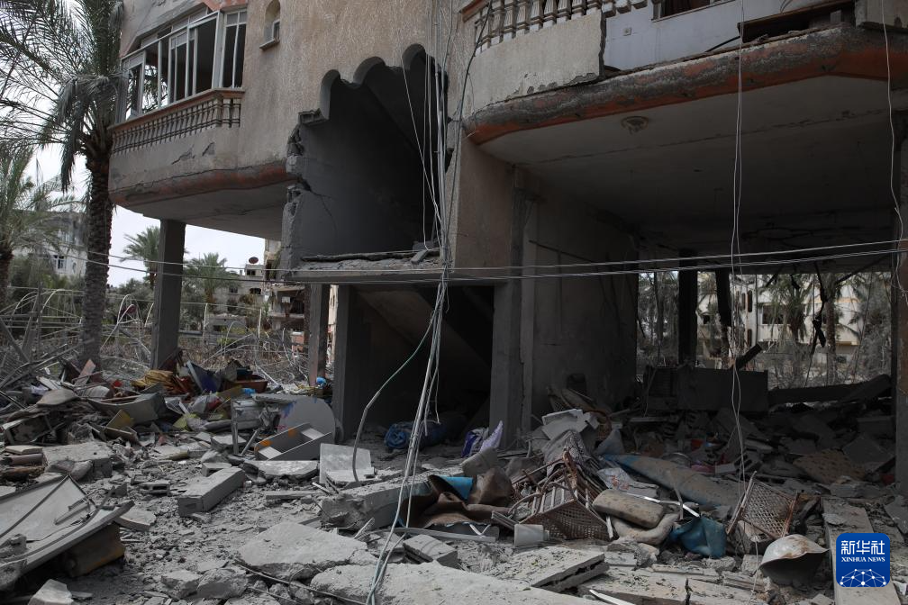 以军空袭加沙中部致36人死亡