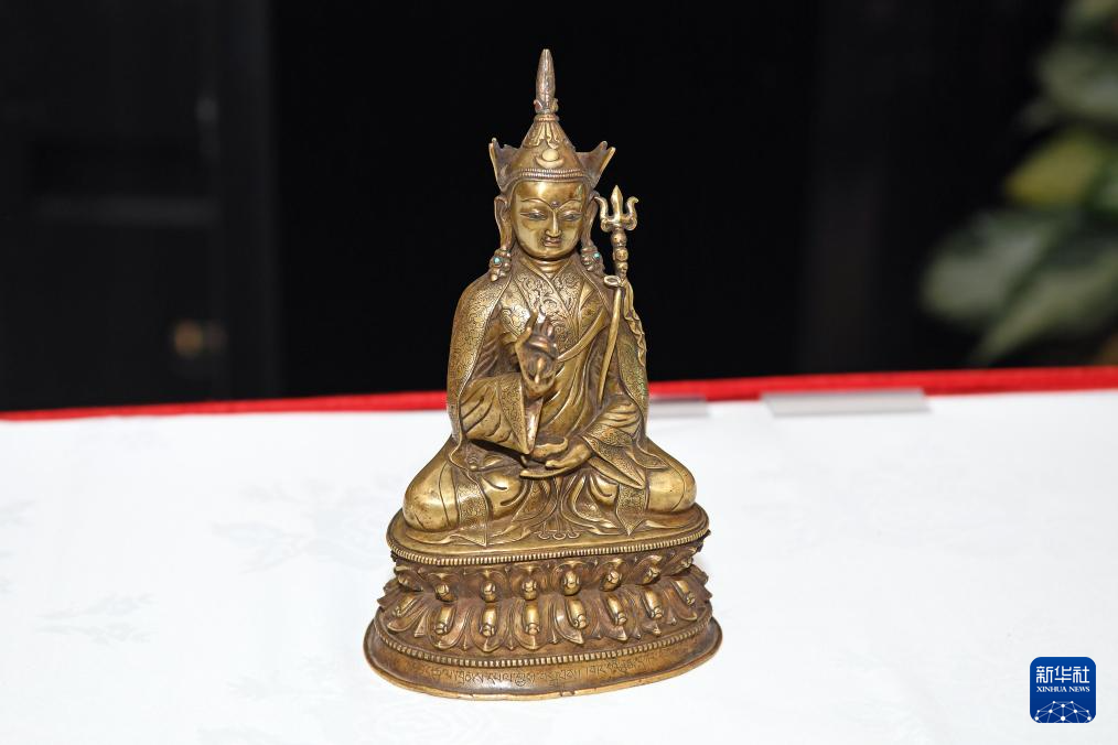 中方在纽约接收美方返还的38件中国流失文物艺术品