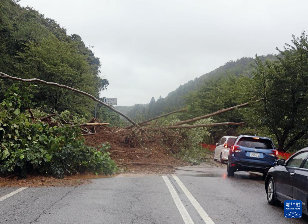 日本能登半岛暴雨致1死2伤