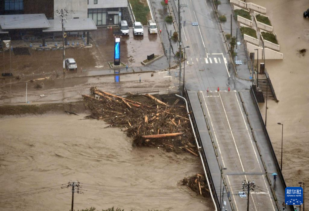 日本能登半岛暴雨致1死2伤