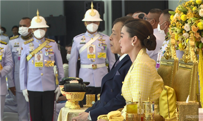 中泰冰球友谊赛在曼谷举行 泰国王后素提达率国家队参赛