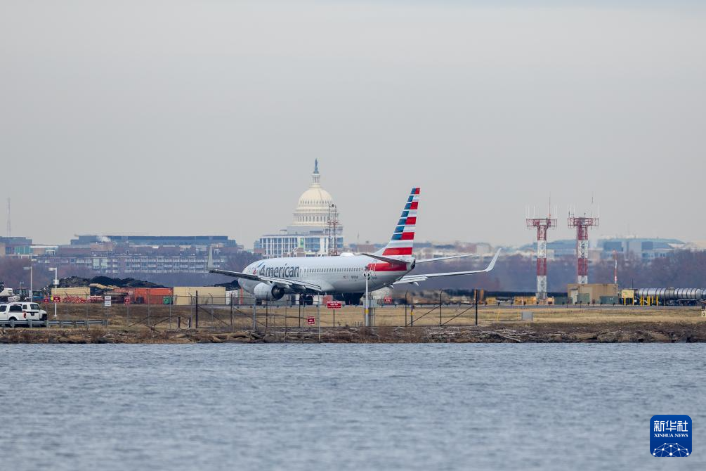 美国航空公司停飞航班或因软件故障