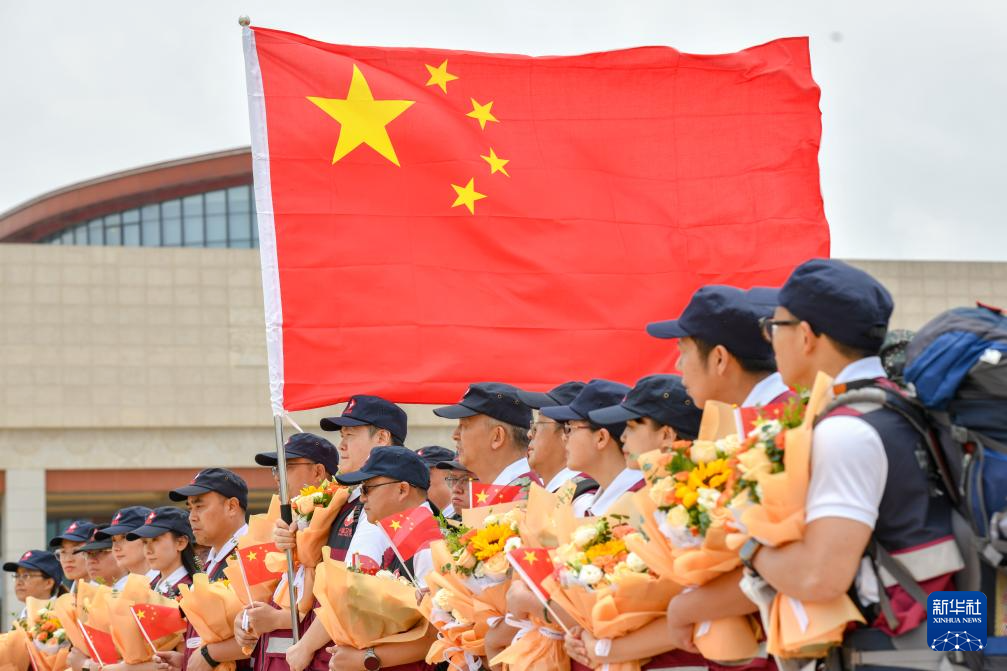 中国政府援缅卫生防疫队完成防疫任务回国
