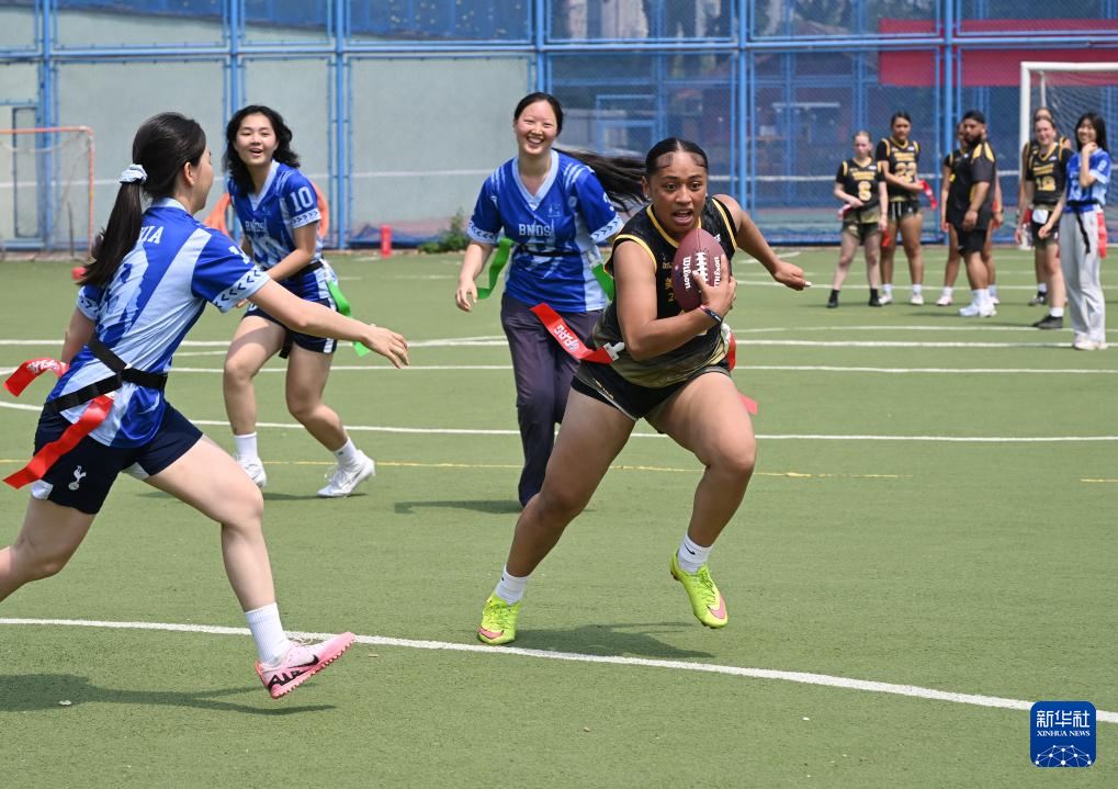美国林肯高中女子腰旗橄榄球队在京进行交流活动