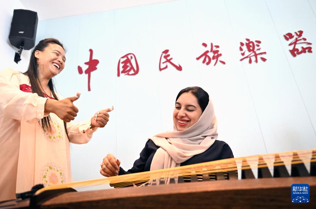 上海合作组织媒体智库峰会与会嘉宾继续在河南参访