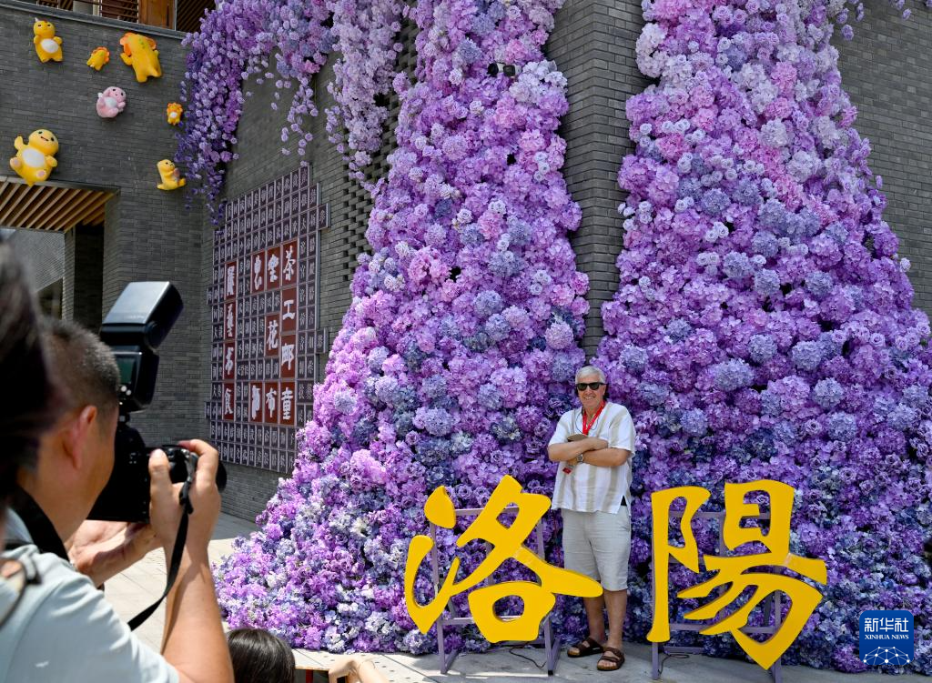 上海合作组织媒体智库峰会与会嘉宾继续在河南参访
