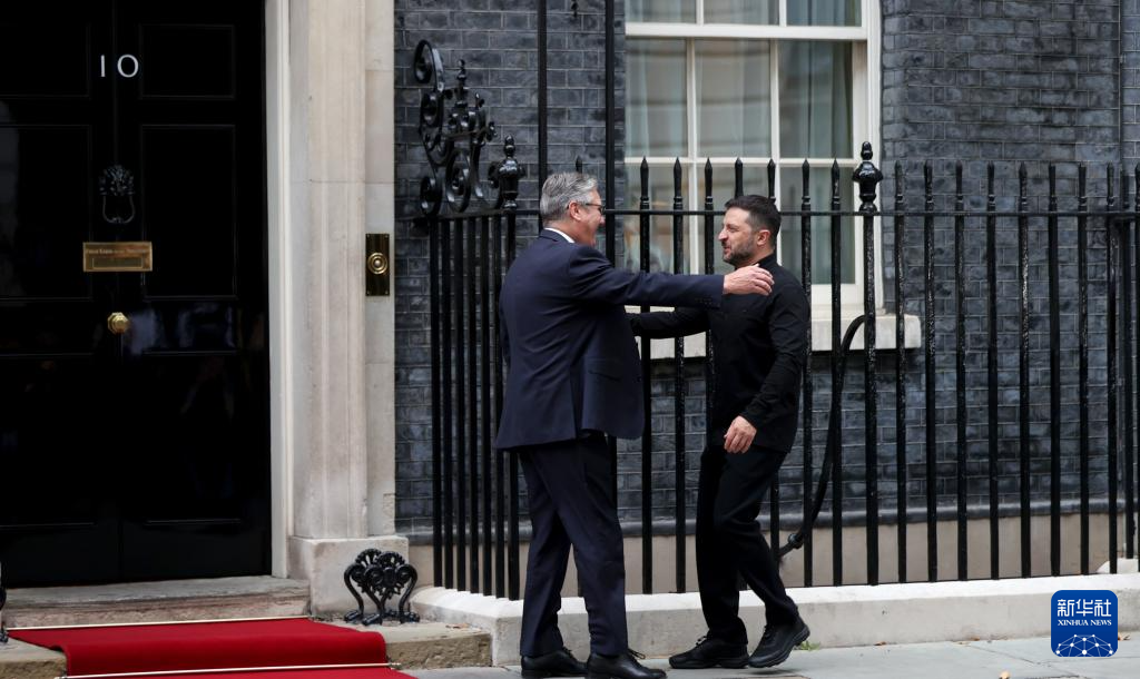 英国首相斯塔默会见乌克兰总统泽连斯基