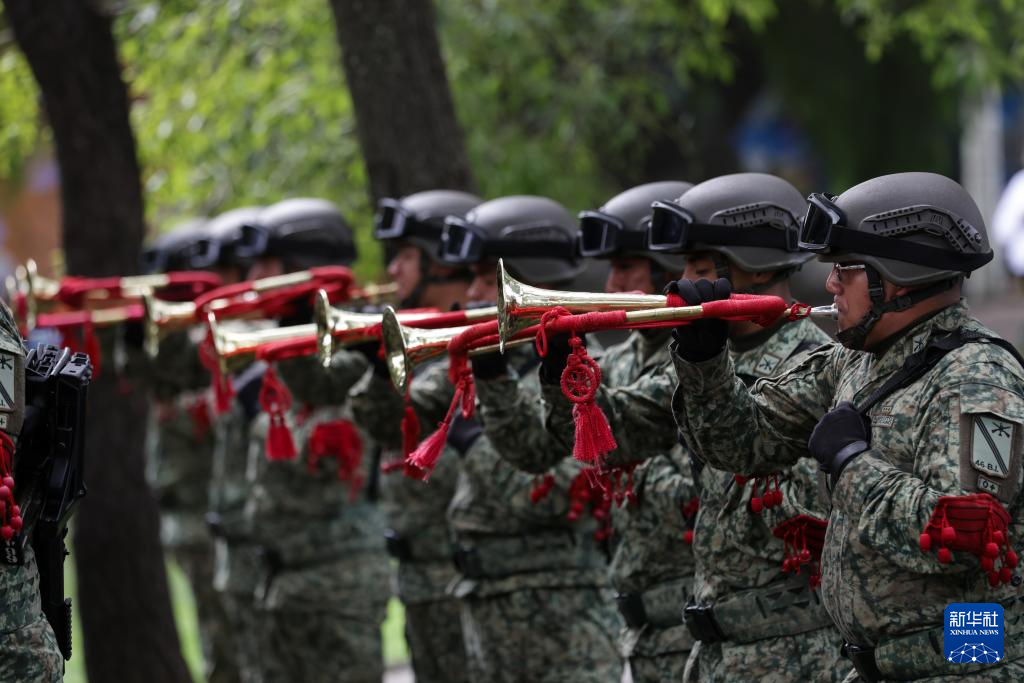 墨西哥城举行丘鲁武斯科战役纪念活动