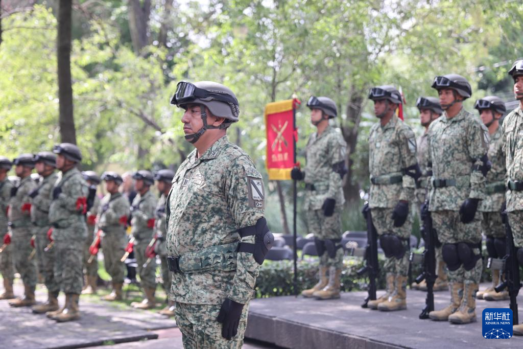 墨西哥城举行丘鲁武斯科战役纪念活动