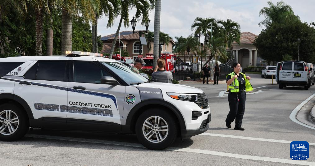 一架小飞机在美国佛州坠毁致两人死亡