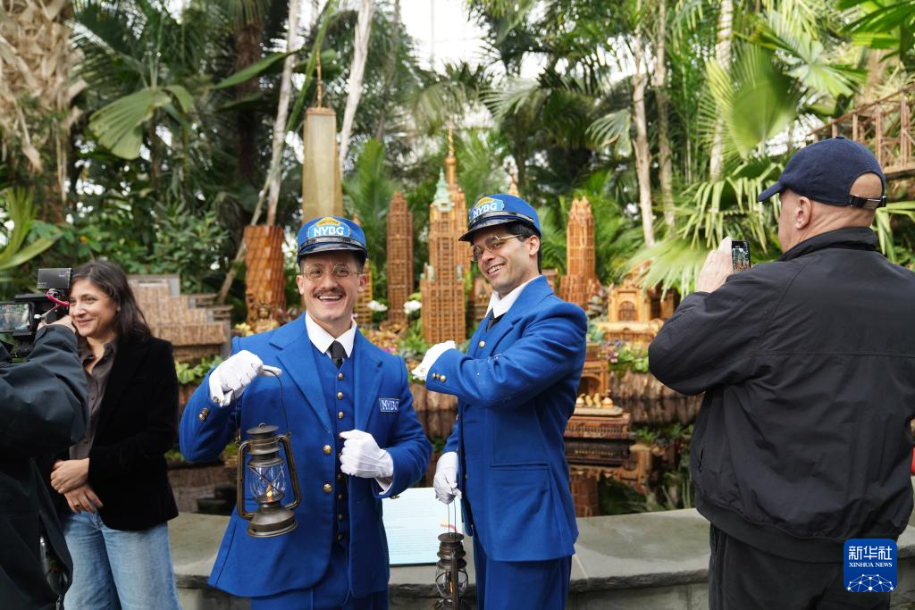 纽约:节日小火车展准备就绪