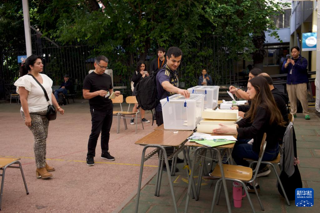 智利举行总统和议会选举