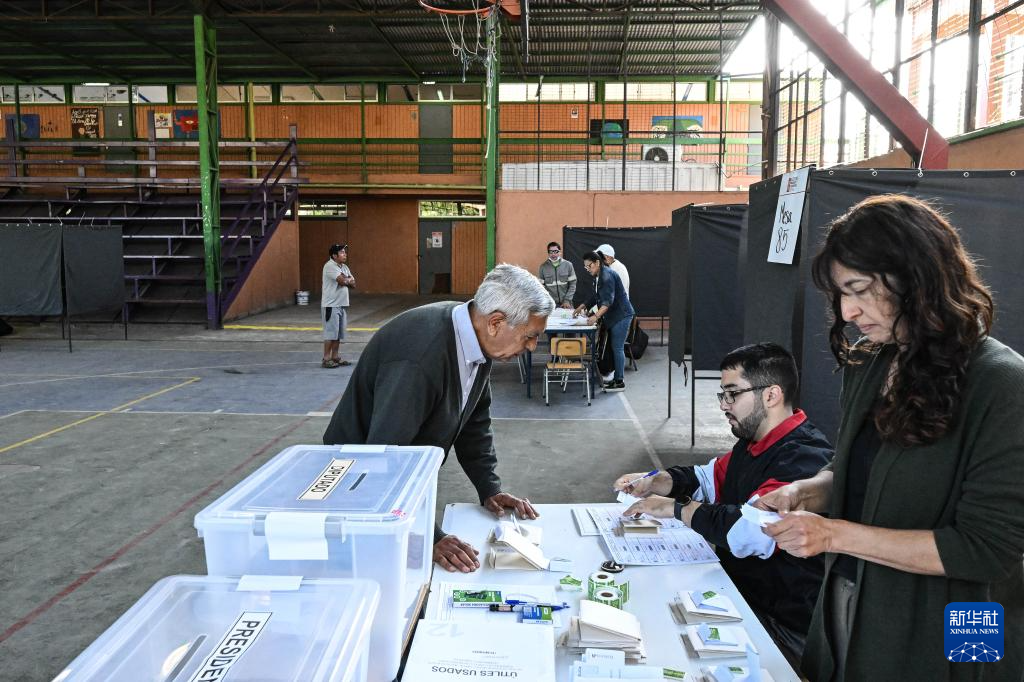 智利举行总统和议会选举