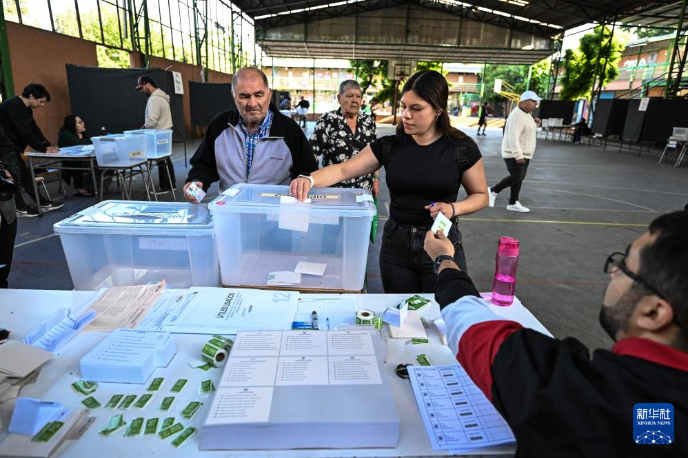 智利举行总统和议会选举