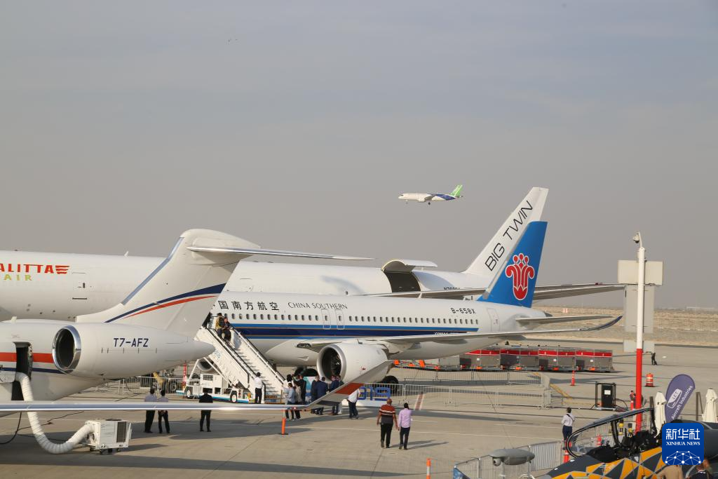 2025迪拜航展开幕 中国C919大飞机亮相