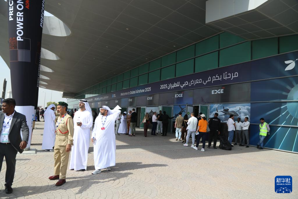 2025迪拜航展开幕 中国C919大飞机亮相