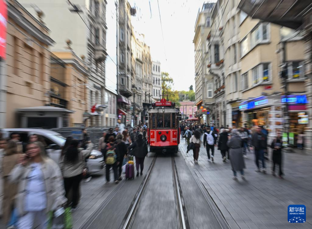 繁华的伊斯坦布尔独立大街