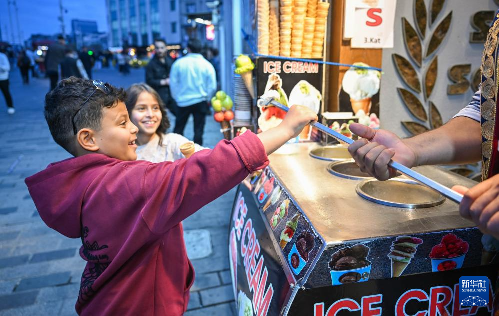 繁华的伊斯坦布尔独立大街
