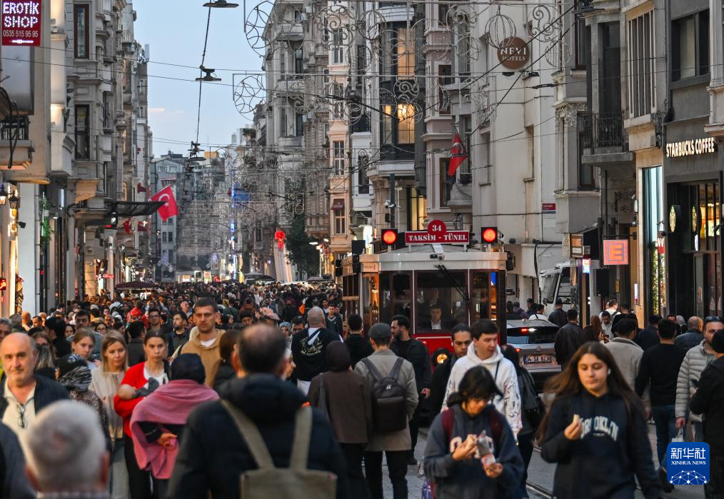 繁华的伊斯坦布尔独立大街