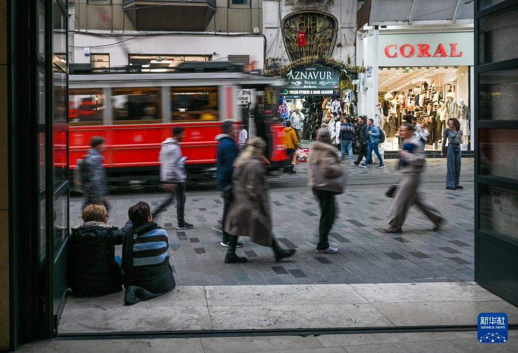 繁华的伊斯坦布尔独立大街