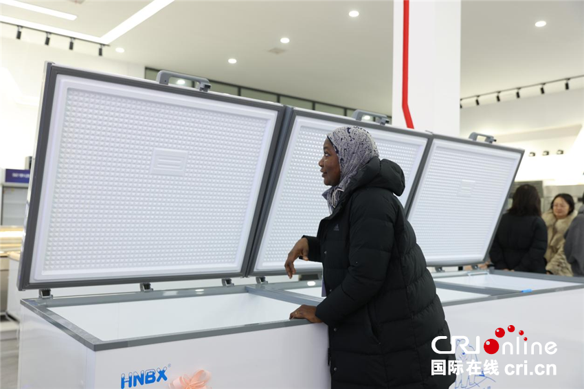 【2025打卡中国】商丘民权有多“冷”？外国网红在这里找到了一条百亿“热”链！