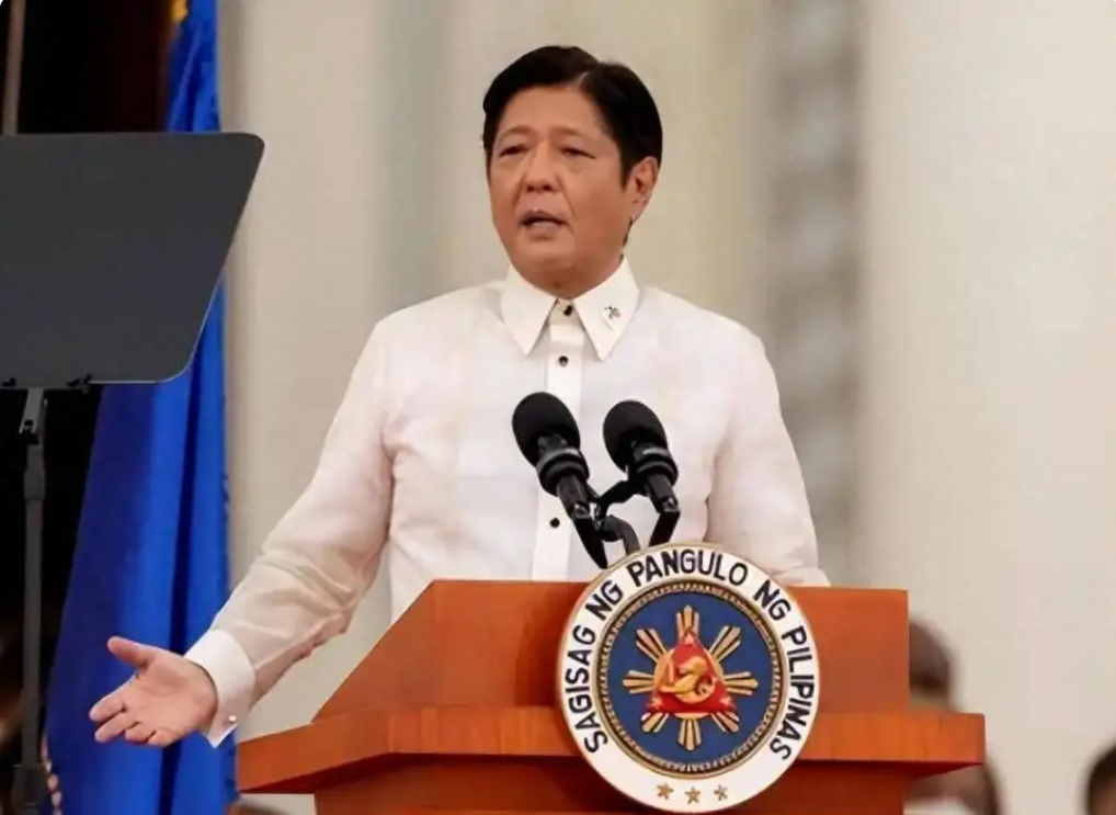 反转？菲总统喊逃犯自首，对方直接炸锅：我亲自带27箱现金，给你送了10亿！