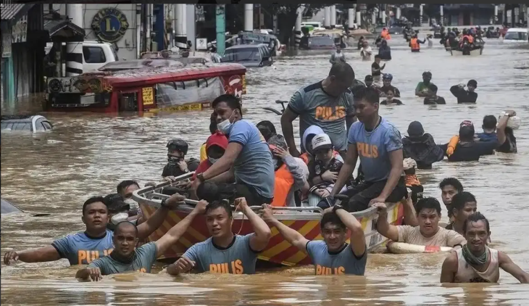 反转？菲总统喊逃犯自首，对方直接炸锅：我亲自带27箱现金，给你送了10亿！