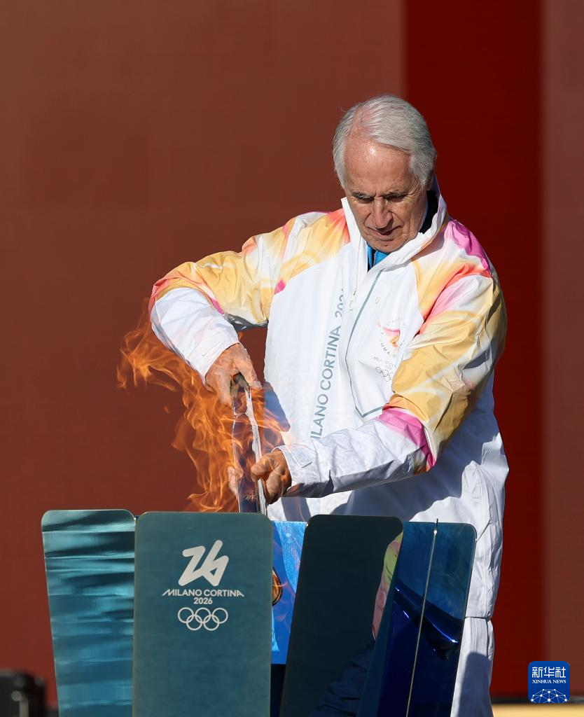 米兰冬奥会火炬本土传递启动