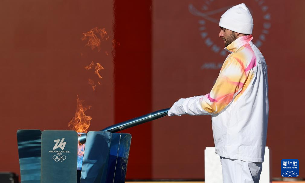米兰冬奥会火炬本土传递启动
