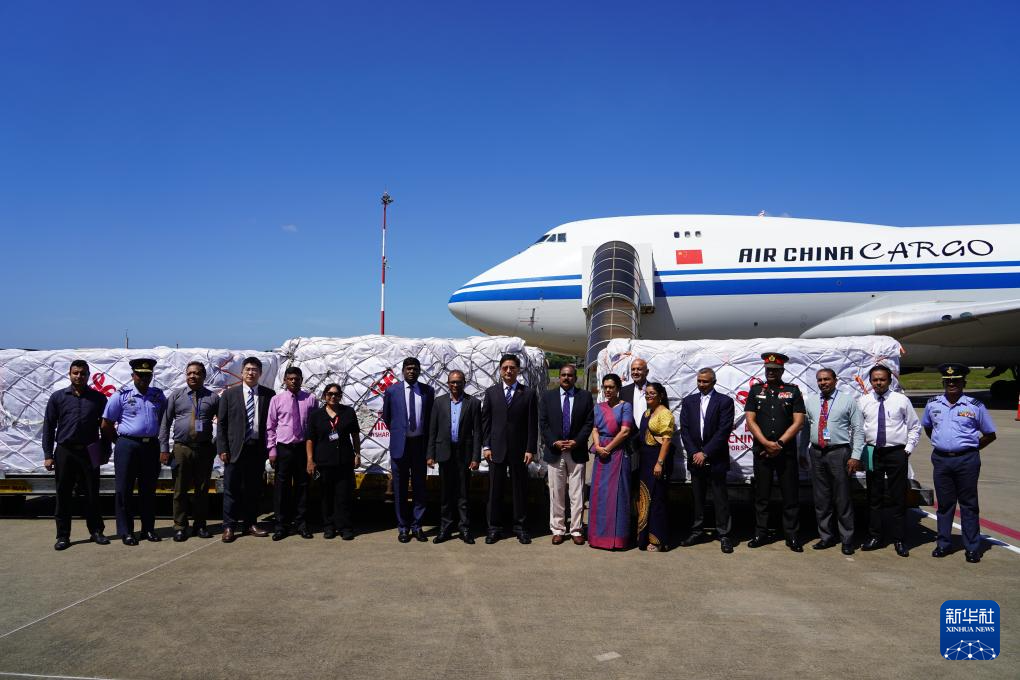 中国援助斯里兰卡抗洪救灾物资运抵科伦坡