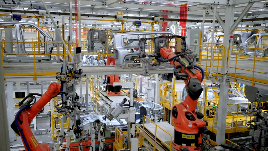 多国媒体人士在郑州航空港感受中国经济“向新”“向智”